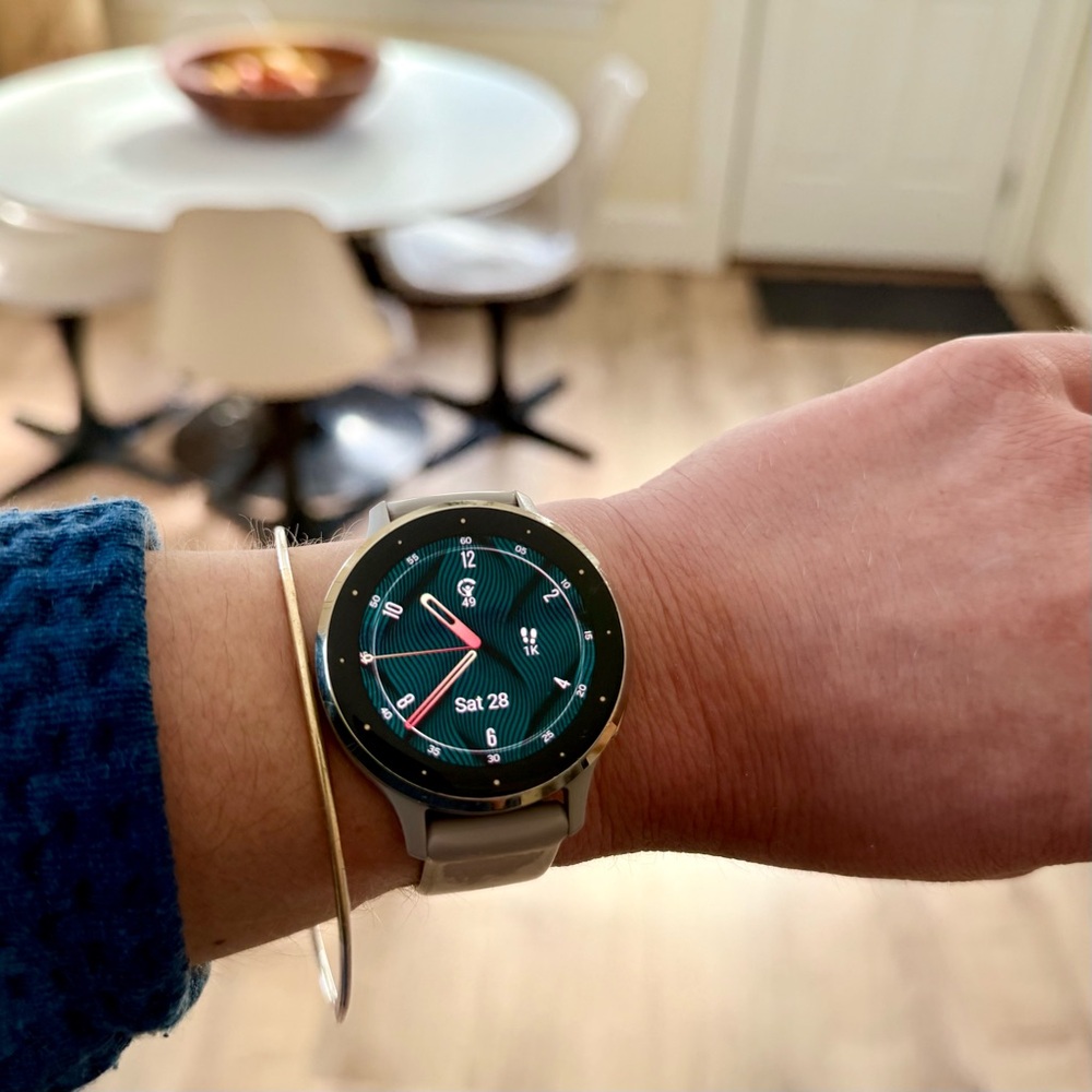 Garmin Venu 3s smart watch.  Still in great working condition.